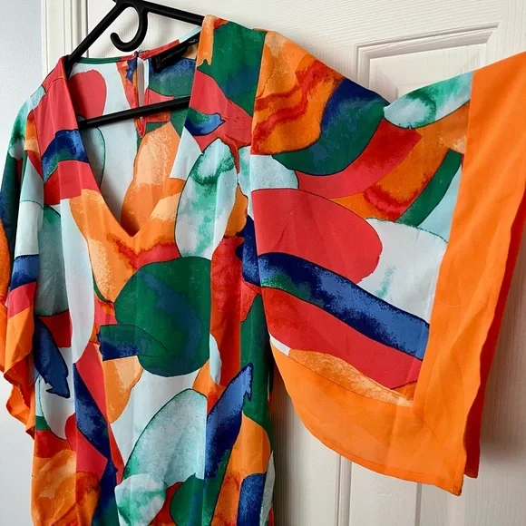 🔥NWOT🔥 Classy, Elegant Lightweight Fun Colors Wide Sleeves Top - Picture 1 of 9